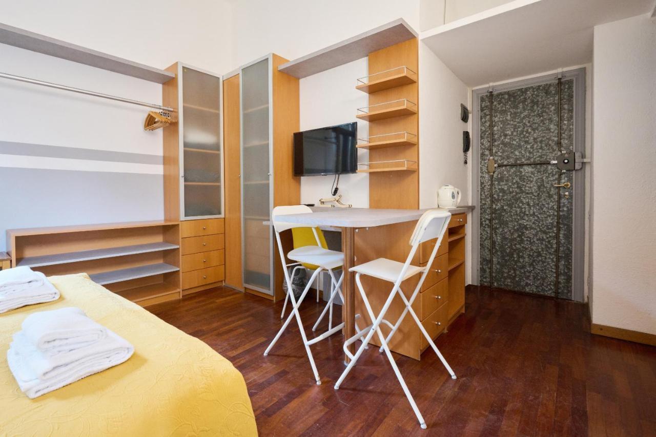 Artist Nadia'S Apartment In Porta Vercellina Milan Exterior photo